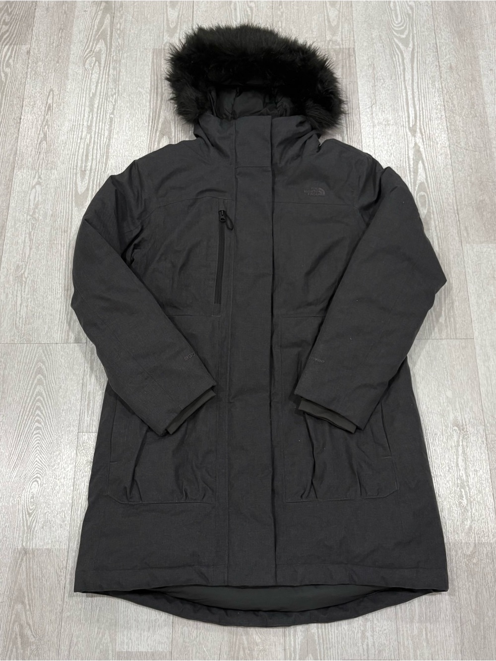 The North Face 550 Women’s Down Parka with Faux Fur Hood (Black) Size M